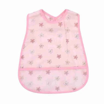 Bébé portant bavoir assorti rose | moment de repas serein et sans taches