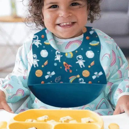 Bavoir bébé mignon vue de face | design adorable et couleurs vives pour les repas