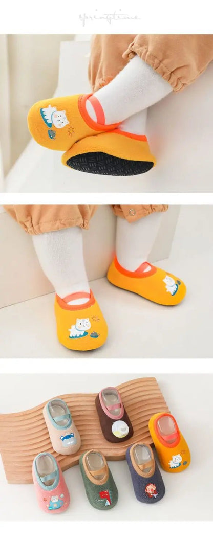 Chaussons bébé portés par un nouveau-né – confort et douceur dès la naissance