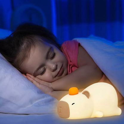 fillette avec veilleuse