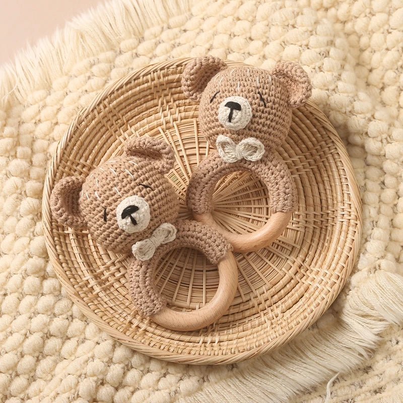 Hochet bébé ourson vue de côté – taille adaptée aux nourrissons