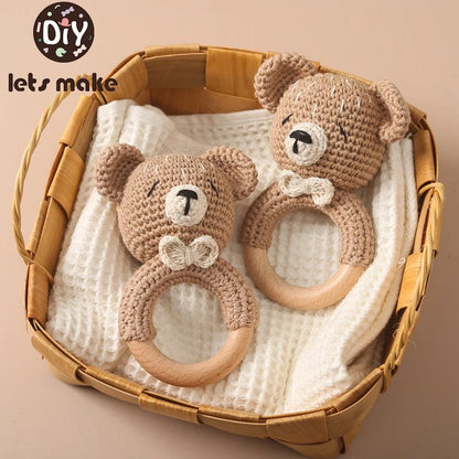 Hochet bébé ourson mignon vue de face – jouet sensoriel doux et coloré