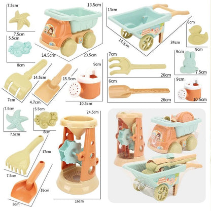 Enfant jouant avec jouets de plage | Éveil sensoriel et moteur dans le sable