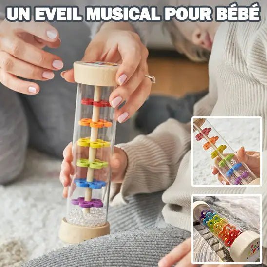 Bébé tenant jouet simulation pluie | éveil sensoriel dès les premiers mois