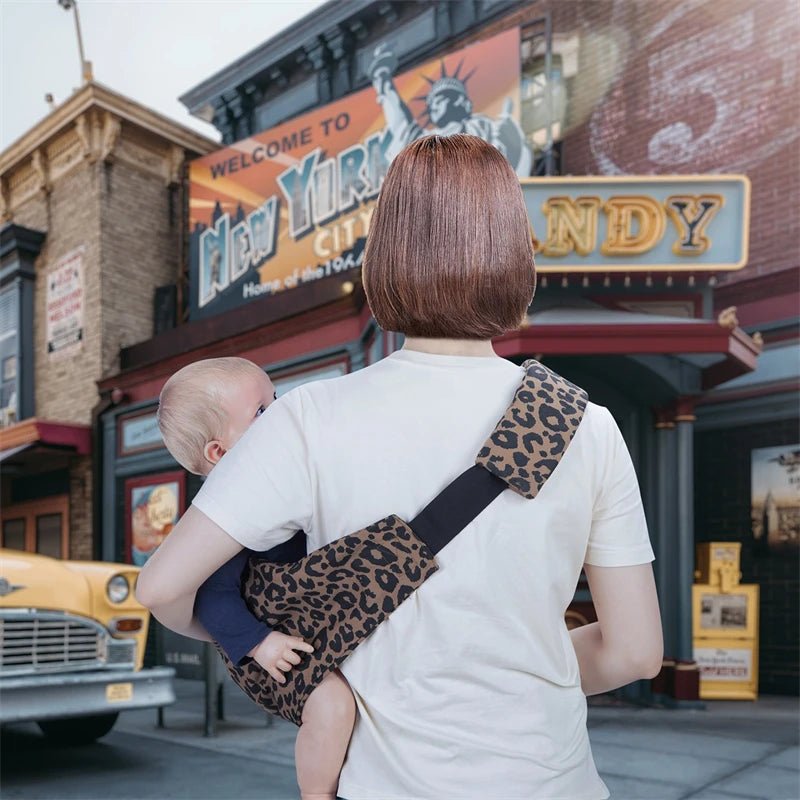 porte bebe | tendance motif léopard - Les douceurs de bébé