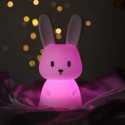 Veilleuse bébé lapin taille réelle en rose | compacte et légère, facile à déplacer
