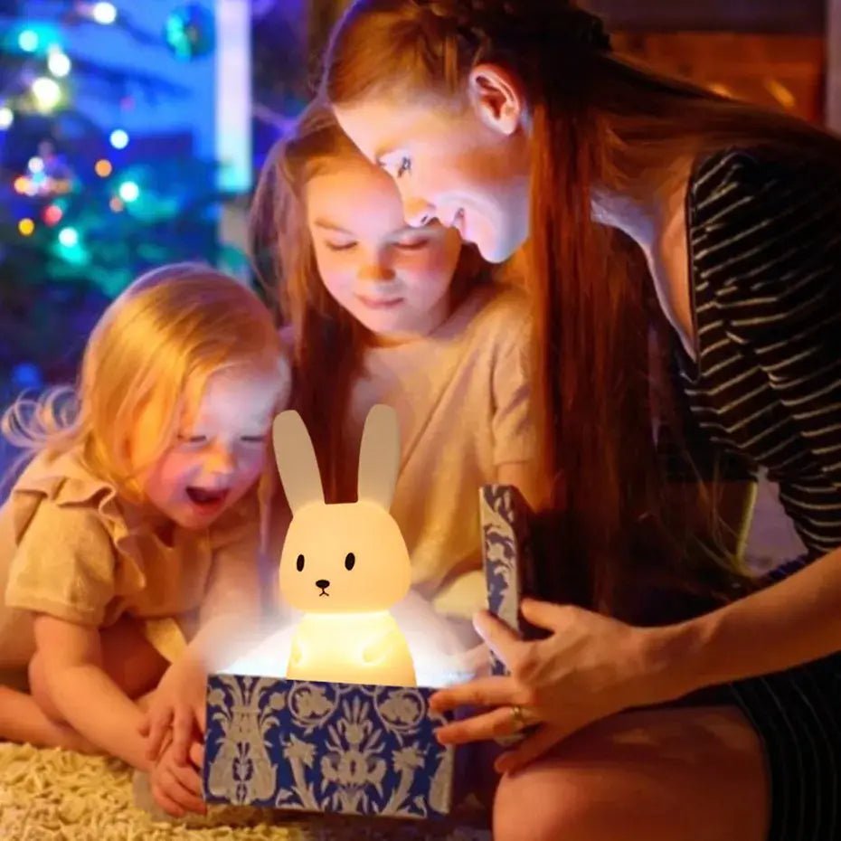 Détail bouton veilleuse lapin | commande simple et intuitive pour les parents
